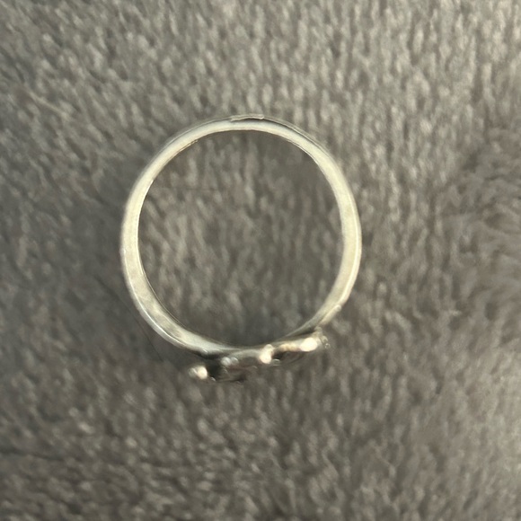 ❤️ 5 for $10 PRICE DROP
Antiqued Silver Elephant Ring - Picture 2 of 3